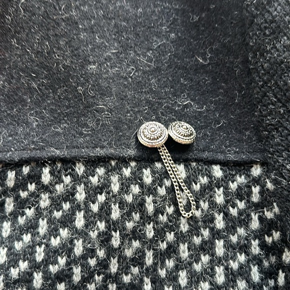 Men’s Scandinavian Score Sweater - Large. - Picture 3 of 13